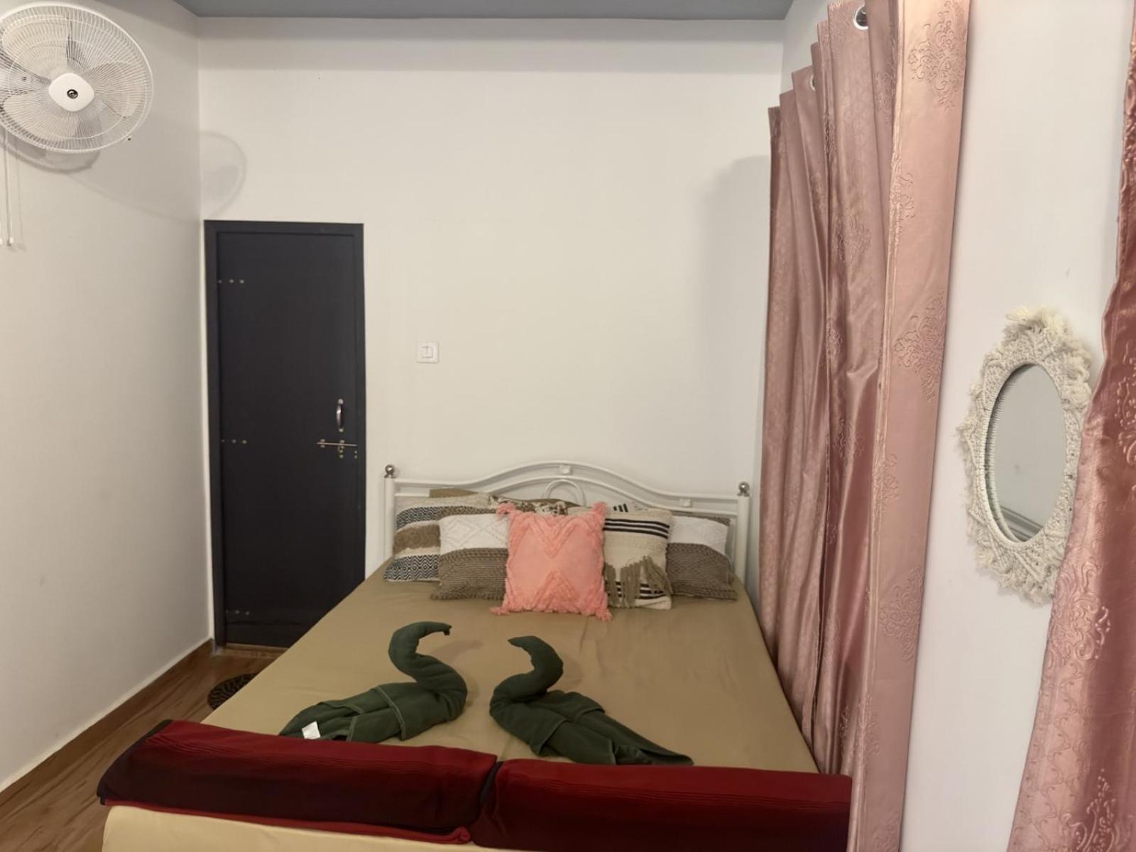 Borrbo Beach Hostel Gokarna Eksteriør bilde